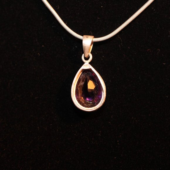 Sterling Silver Necklace with amethyst pendant - Picture 5 of 9
